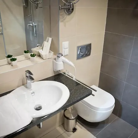 Lando Bed & Breakfast 4*